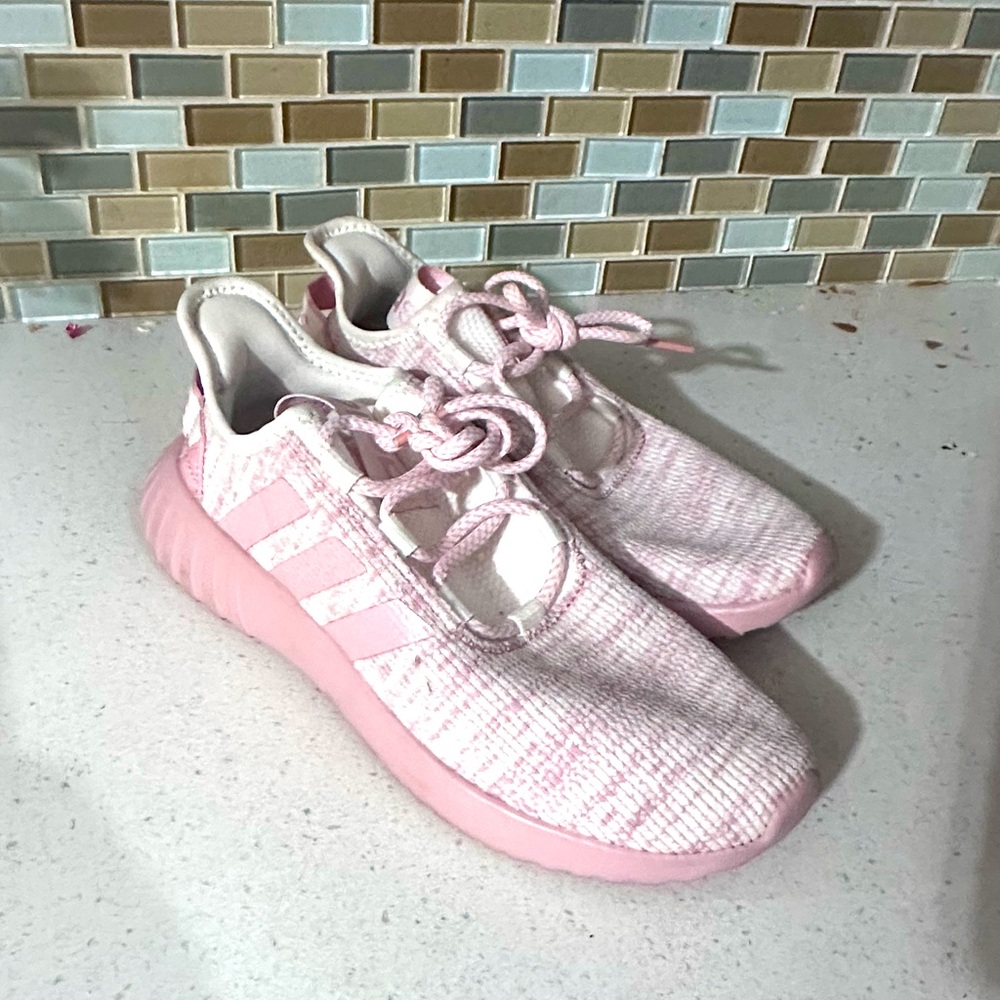 Women’s Adidas shoes 7